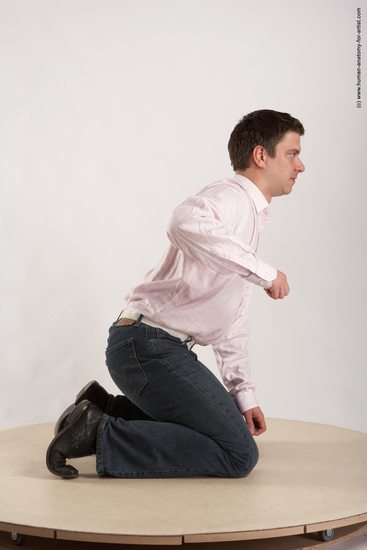 Casual Man White Kneeling poses - ALL Average Short Brown Academic