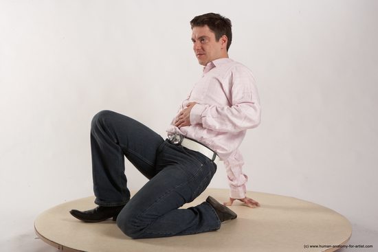 Casual Man White Kneeling poses - ALL Average Short Brown Kneeling poses - on one knee Academic