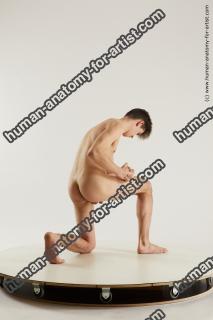 jamie kneeling 04 12b